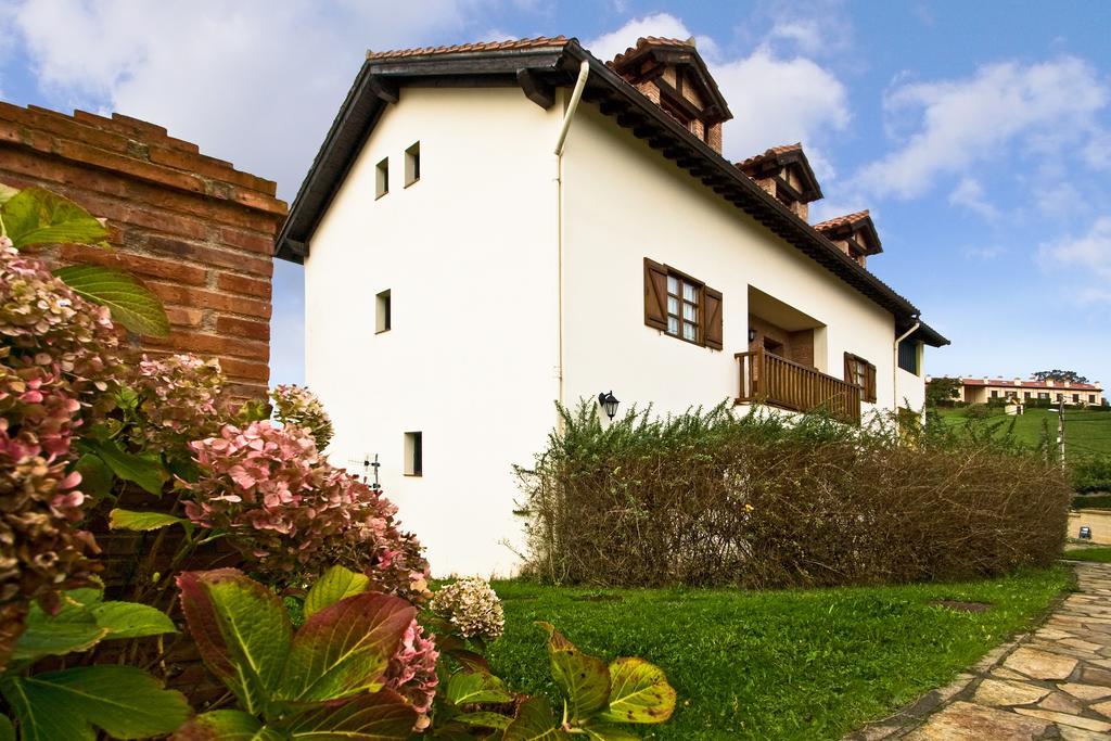 Vivienda Casa Luisa Apartment Комилас Екстериор снимка