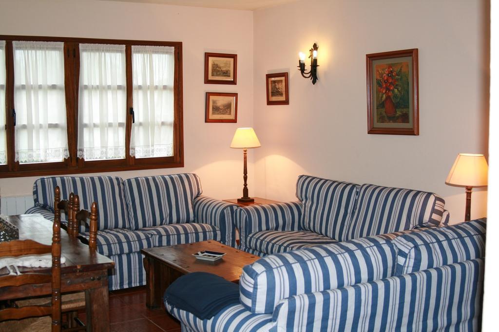 Vivienda Casa Luisa Apartment Комилас Екстериор снимка